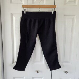 Fabletics Fiji Capris Black Leggings Size XL
